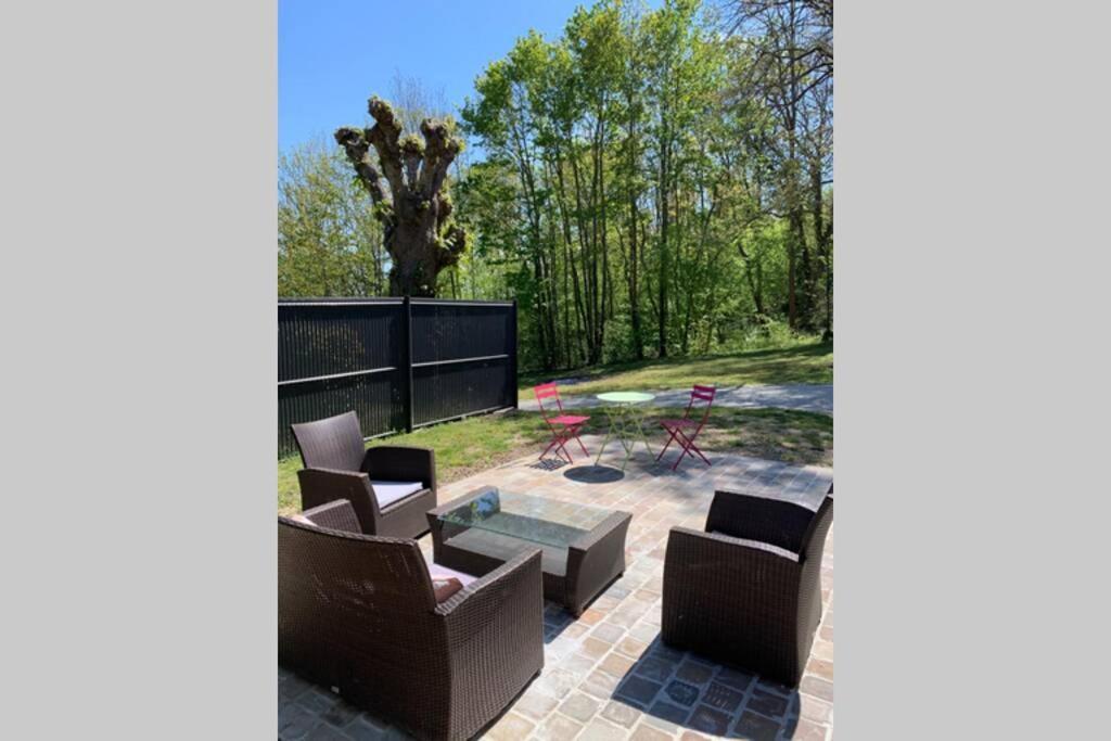 Le Lodge Des Villettes Jouy-le-Moutier Exterior foto